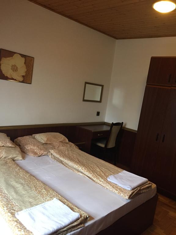 Bed and Breakfast Peregrino Panzio Budaörs Zewnętrze zdjęcie