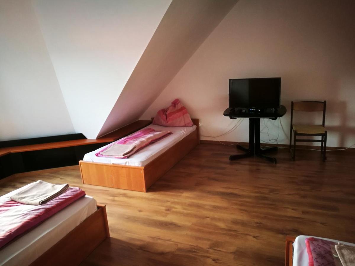 Bed and Breakfast Peregrino Panzio Budaörs Zewnętrze zdjęcie